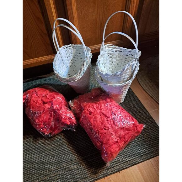 NEW-4 white wicker Baskets with 2 large bags of silk Red Rose Petals -Weddings - Picture 7 of 9